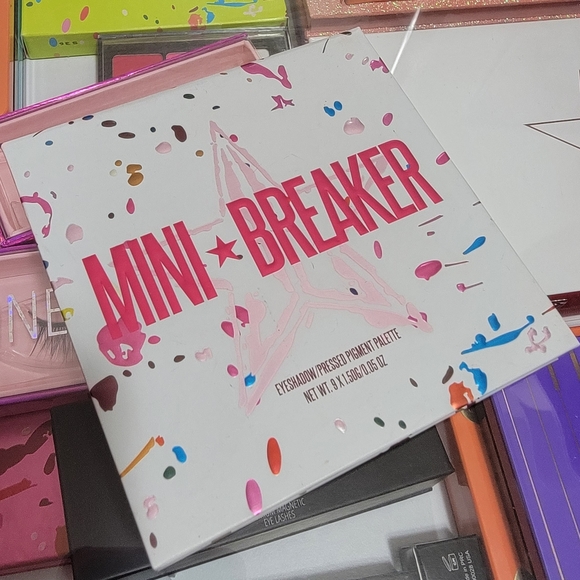 Mini Breaker palette from Jeffree Star Cosmetics - Picture 2 of 3